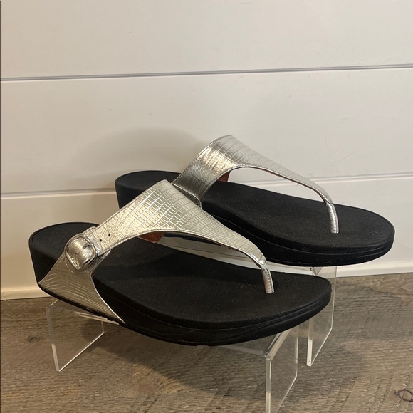 Fitflop Shoes - FitFlop The Shiny Silver Reptile Thong Flip Flops Sandals 350-011 Womens SZ 10
